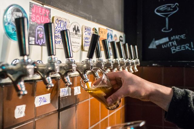 画像: ビールは人と人とをつなげてくれる。おすすめのバーとパブ