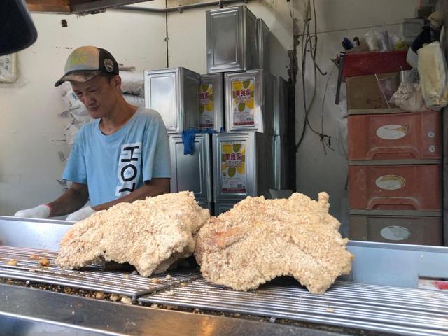 画像2: 出来立て熱々をみんなでシェア「豪大大雞排」のフライドチキン