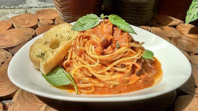 画像: 大人気のトマトソースのパスタ。ベジタブルとは思えない食べごたえ