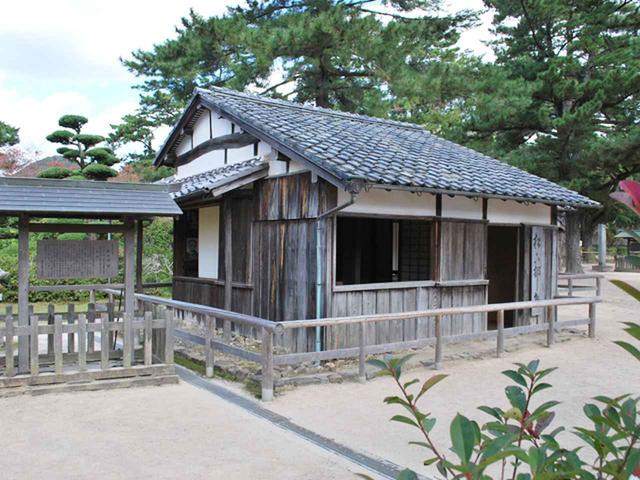 画像: 12:30 松下村塾・松陰神社で吉田松陰の功績に思いをはせる