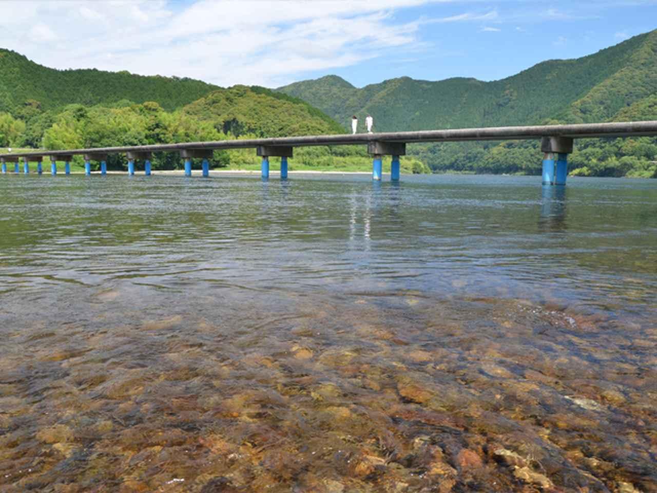 画像: 16:20 四万十川の代表的な風景、佐田沈下橋で写真撮影