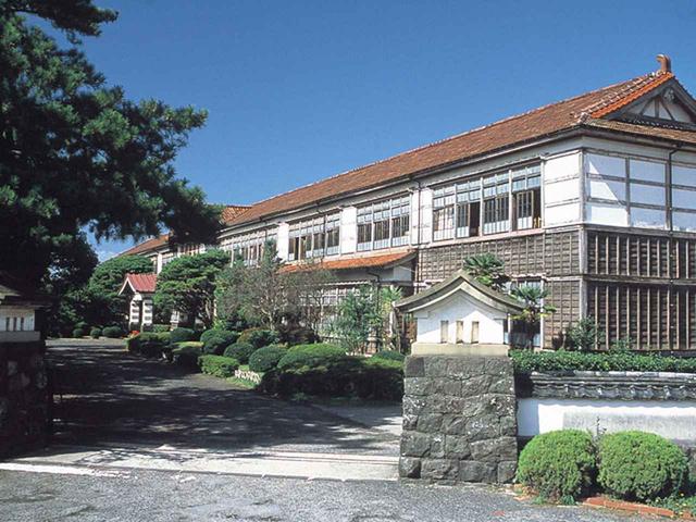 画像: 11:15 「萩藩校明倫館」跡地に建つ「萩・明倫学舎」のレストランでランチ
