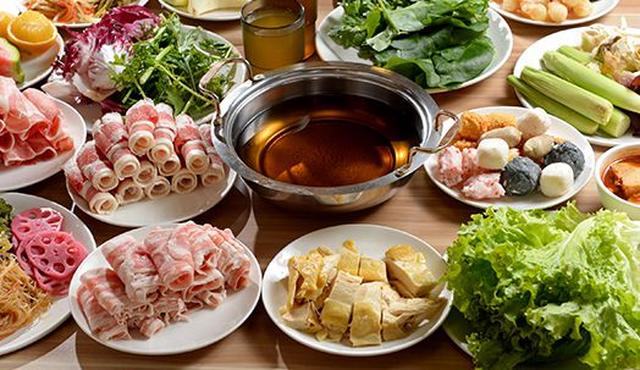 画像: 好きな食材を好きなだけ食べられるビュッフェ方式
