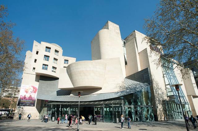 画像: Cinémathèque Française(シネマテーク・フランセーズ)© Paris Tourist Office - Photographe : Daniel Thierry - Architecte : Frank Gehry