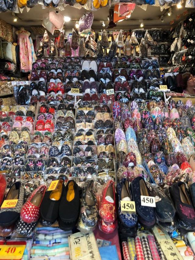 画像2: 好みの一足を宝の山から探し出す。「手工繍花鞋」で女性へのギフトを見つけよう