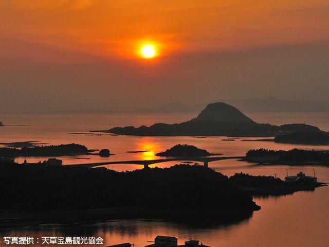 画像: 17:30 天草五橋でサンセット