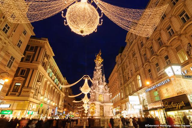 画像: クリスマスシーズンの、ウィーンの街なかの様子