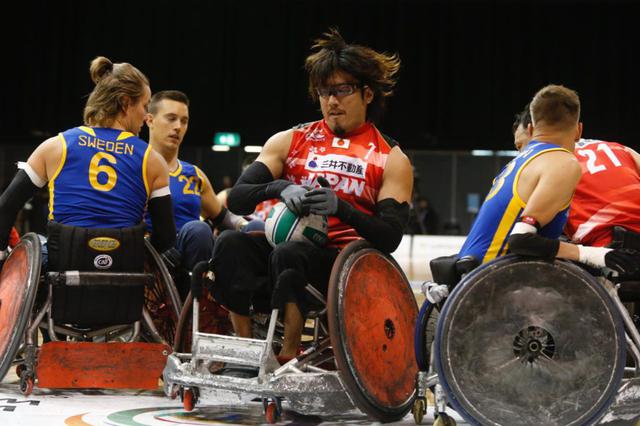 画像: 車いす競技で唯一のフルコンタクトスポーツの車いすラグビー。選手の激しいぶつかり合いは観戦の見どころです。