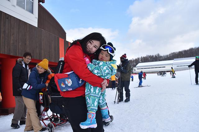 画像: 子どもたちはスタッフに見守られ、親御さんと離れている間も雪あそびを楽しんだ