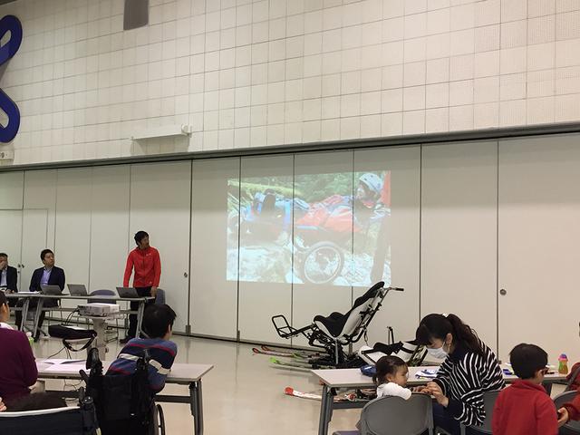 画像: 事前説明会でata Allianceの方が車いすで楽しめる山・海でのアクティビティを紹介しながら話していた「限界をつくらないで!」という言葉が佐藤さんの胸に響いた