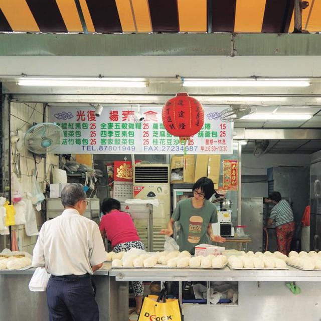 画像: 「今日も世界のどこかでひとりっぷ」(集英社刊)より