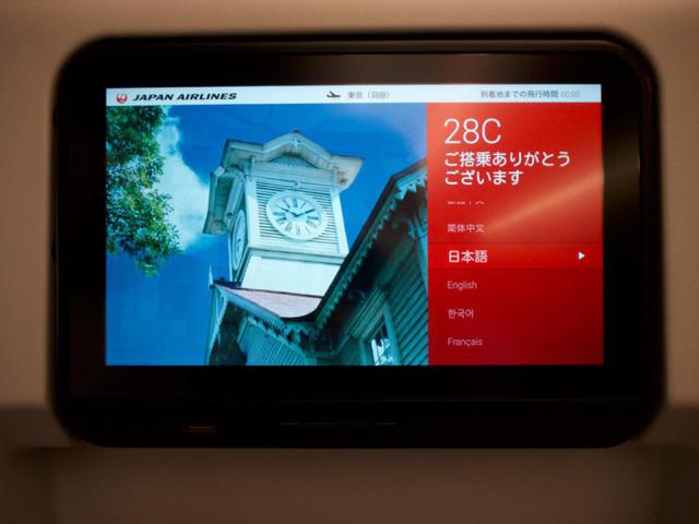 画像: 佳境を迎える準備作業。国内線運用は世界初の試み