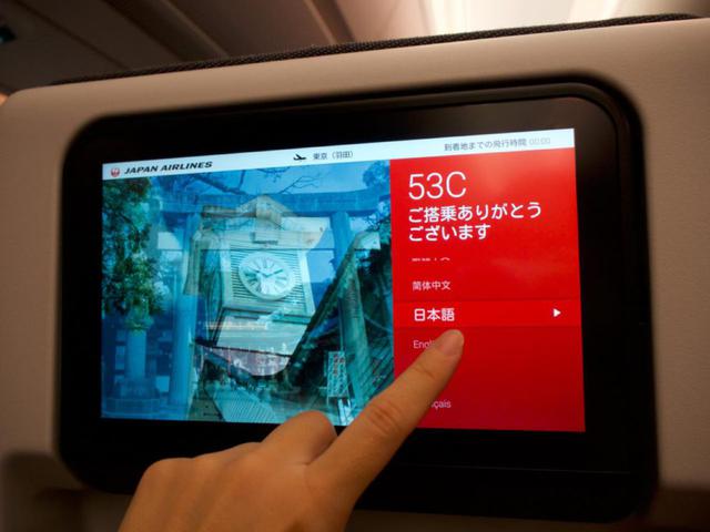 画像: 国内線でも映画を楽しんでもらうための様々な工夫