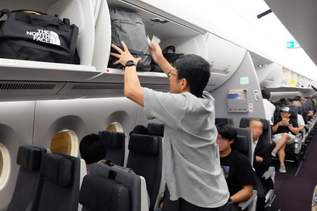 画像3: 「国内線なのに、驚くほど収納が広い!」