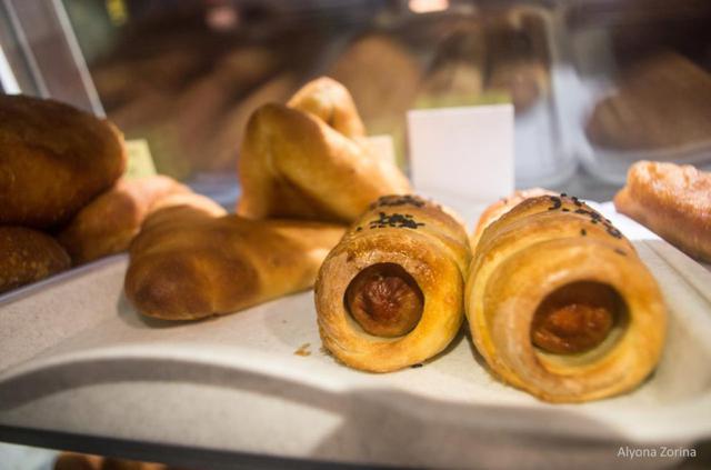 画像1: ロシアの代名詞「ピロシキ」はウラジオストクの“おかん”の味「ピロジョーチニッツァ」