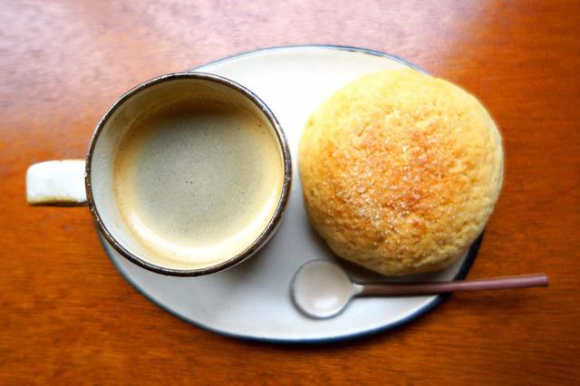 画像: イートインスペースでひと休み。カフェラテや紅茶などドリンクメニューも豊富