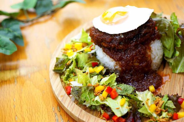 画像: 「ふわふわハンバーグのロコモコ」は味もボリュームも見た目も満点!