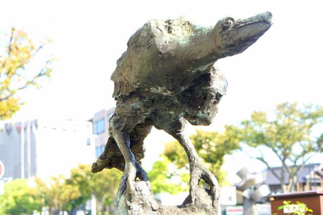 画像: 「風の中の鴉」(柳原義達作)