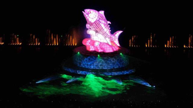 画像: 2019年のメインランタンは「巨鮪来福」という巨大マグロ