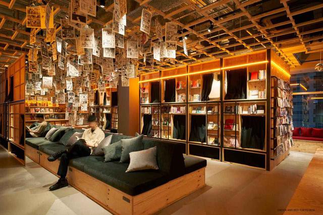 画像1: 【新宿】オシャレな空間に本がズラリと並ぶ“泊まれる本屋”「BOOK AND BED TOKYO SHINJUKU」
