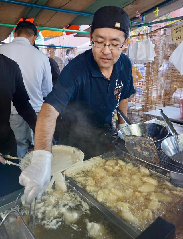 画像1: 大平商店のいも天:サクふわの衣に包まれたスイートなお芋にうっとり
