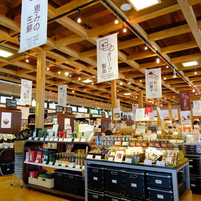 画像: 他にも小豆島の醤油やオリーブ製品、うどん、お菓子、日本酒、生鮮食品などもありますよ。