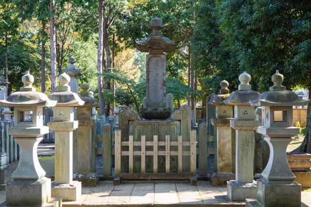 画像: 井伊家墓所内には、幕末の大老・井伊直弼の墓もあります。