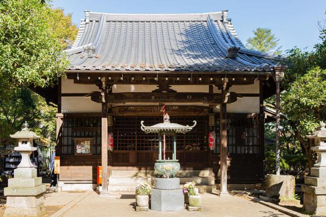 画像: 招福殿の堂内には、招福観音菩薩立像が安置されています。