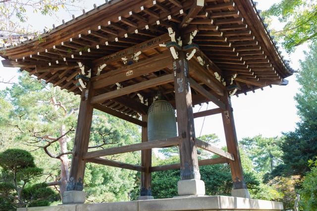 画像: 世田谷区指定有形文化財になっている、美術的にも評価が高い梵鐘。