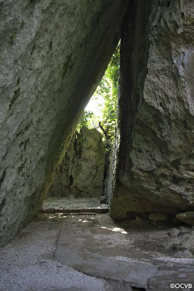 画像1: 美しき世界遺産の巡り方。おすすめは、1泊2日の沖縄ドライブトリップ
