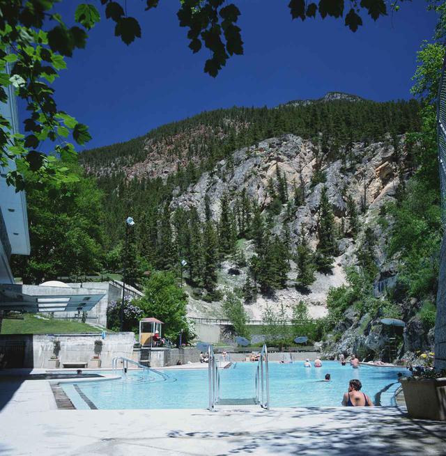 画像: 写真提供:Parks Canada/Canadian Rockies Hot Springs/カナダ観光局