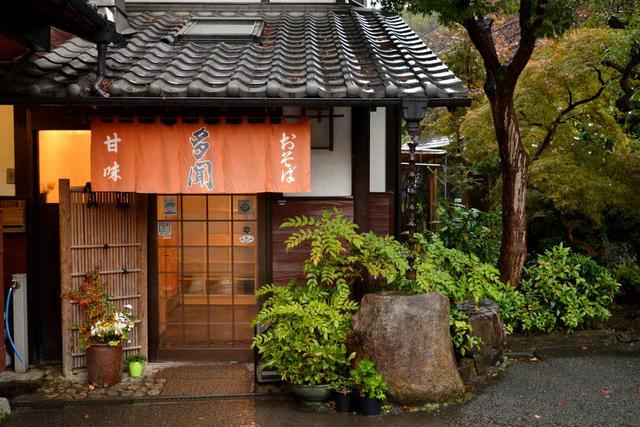 画像1: 多聞:コシのある個性派そばと、界隈唯一のそば雑炊