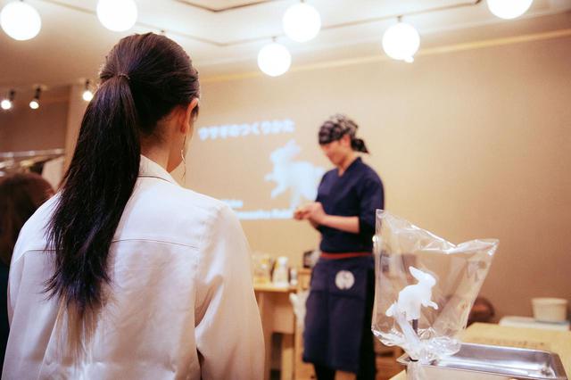 画像3: 和バサミと素手だけで作り上げる「うさぎ」