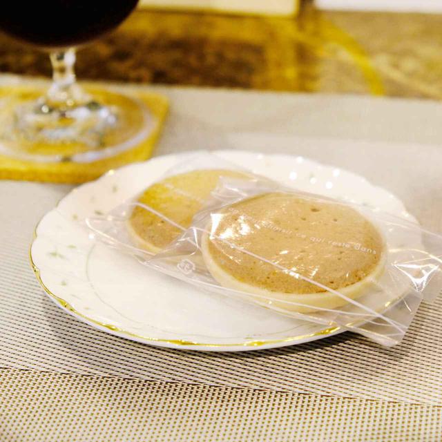 画像: 宇部産米粉を使って作ったお菓子「宇部サブレ」。もなかの皮にサブレ生地。高級発酵バターの風味が豊かでサクサクです。お土産としてもかさばらなくて軽く、荷物にならず渡しやすいのもポイントです。