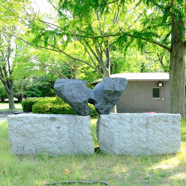 画像: かつての宇部は、産業が大きく躍進すると共に起こった大気汚染が深刻になりつつありました。そこで市は、対策を講じるとともに、市街地の緑化を進めていきました。