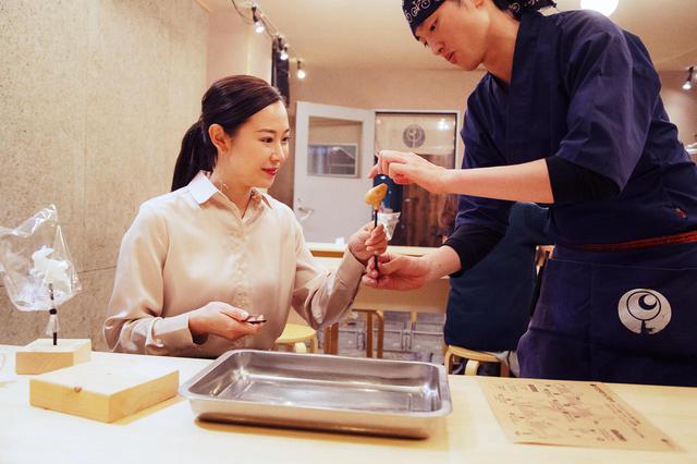 画像4: 和バサミと素手だけで作り上げる「うさぎ」