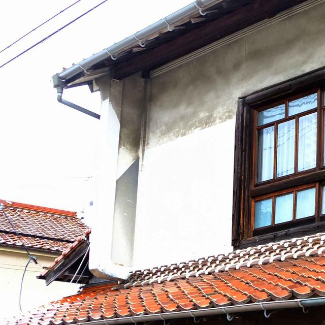 画像: シンプルなものですが「うだつ」もありました。この筋だけでも様々な建築装飾を見ることができます。