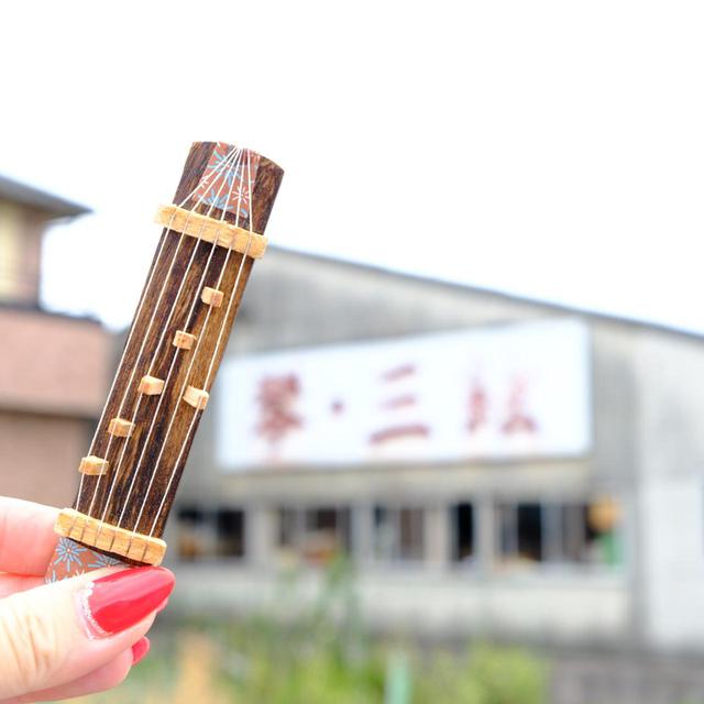 画像: 船木の伝統工芸である箏の製作現場を見せてもらうためにやってきたのは「たましげ琴製作所」。