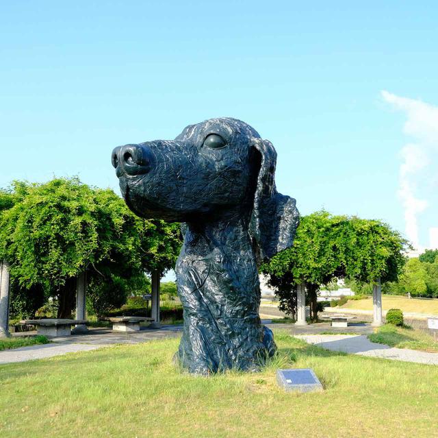 画像: リアルなワンコは「大首Ⅲ」。黒光りする犬は遠くからでも存在感があります。
