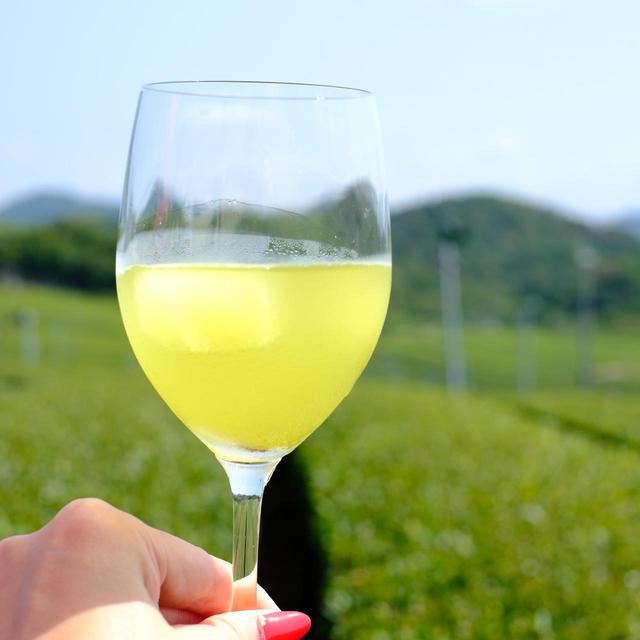 画像: この地域のお茶は「浅蒸し」で作られ、苦みと甘みがある昔ながらのお茶の味わいが楽しめます。緑も濃くてきれいな色が出ます。