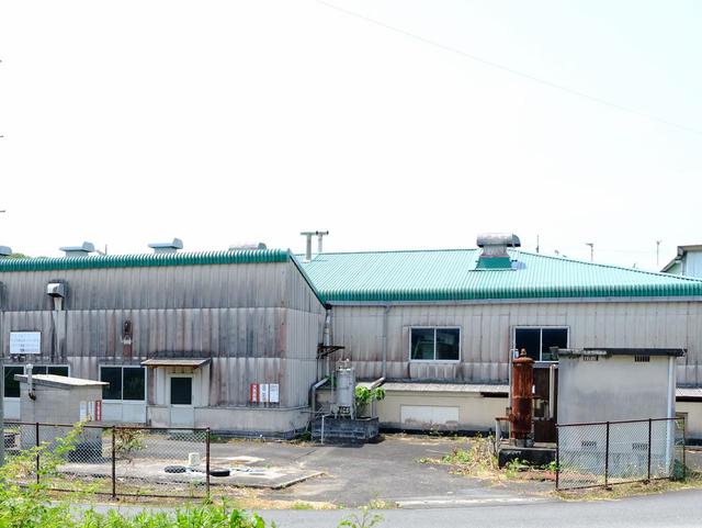 画像: 藤河内の共同工場。大量に処理ができるため効率的です。畑と工場の距離が近いので、酸化する前に加工できるというメリットがあります。