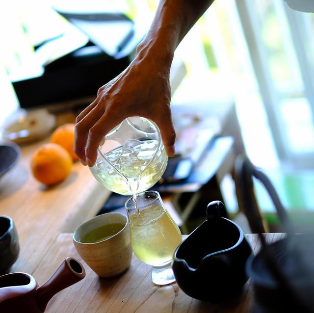 画像: 自宅の2階部分をリノベーションし、お茶のカフェを開業。オープン当初から人気のお店となりました。
