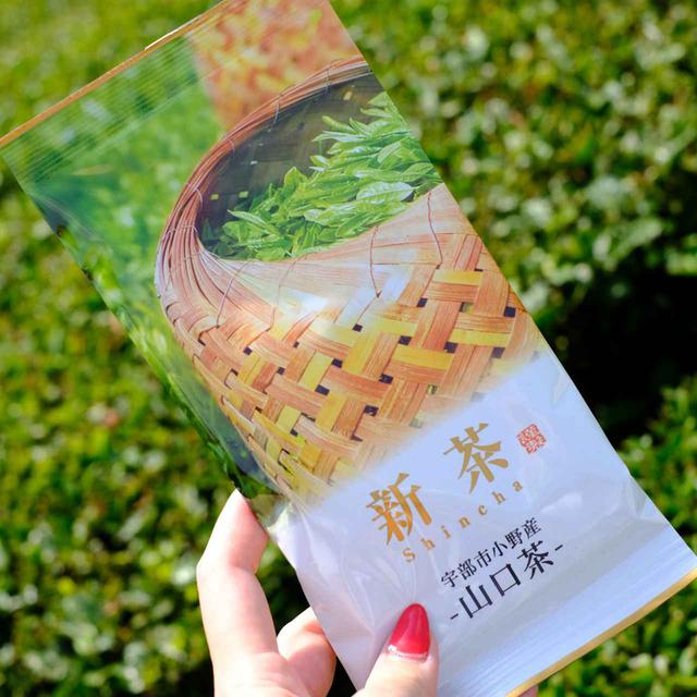 画像: 5月に刈り取った新茶は、既に商品としてパッケージされています。藤河内茶園はすぐ隣に製茶工場を併設しているので、新鮮なうちに摘み取ったお茶を加工することが出来ます。