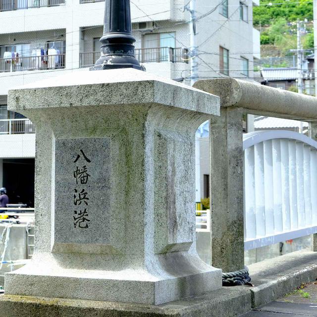 画像: 八幡浜港からまわり込みながら保内の街へと向かいます。途中長いトンネルと坂がありましたが、それ以外は平らな道が多く、海風が気持ち良いサイクリングでした。