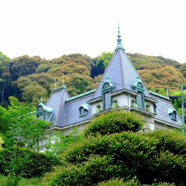 画像: 最初に訪問したのは萬翠荘。松山城の一角に建てられた洋館です。
