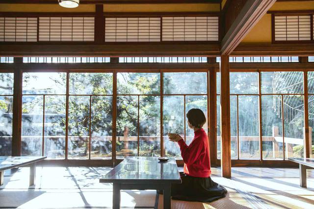 画像6: 世界も認める日本庭園を眺めながら抹茶を嗜む「山本亭」