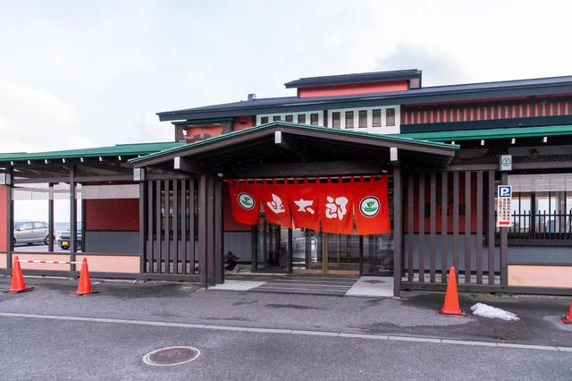 画像1: 地元の人も唸るグルメ回転寿司の本店で、冬の海鮮を堪能