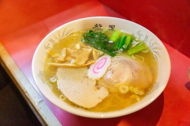 画像2: 函館といえば塩ラーメン。老舗の味で1日目のシメを