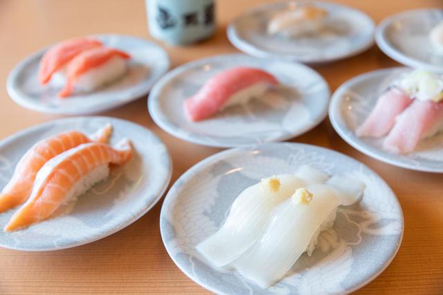 画像2: 地元の人も唸るグルメ回転寿司の本店で、冬の海鮮を堪能