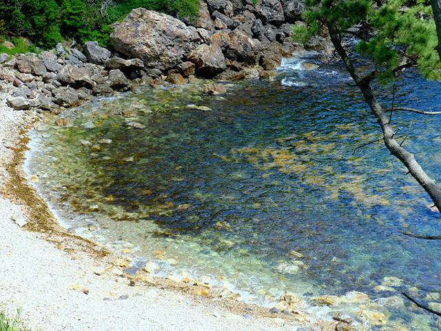 画像: 海水浴場もいくつもあります。隠岐では何らかの海遊びをしたいところ。